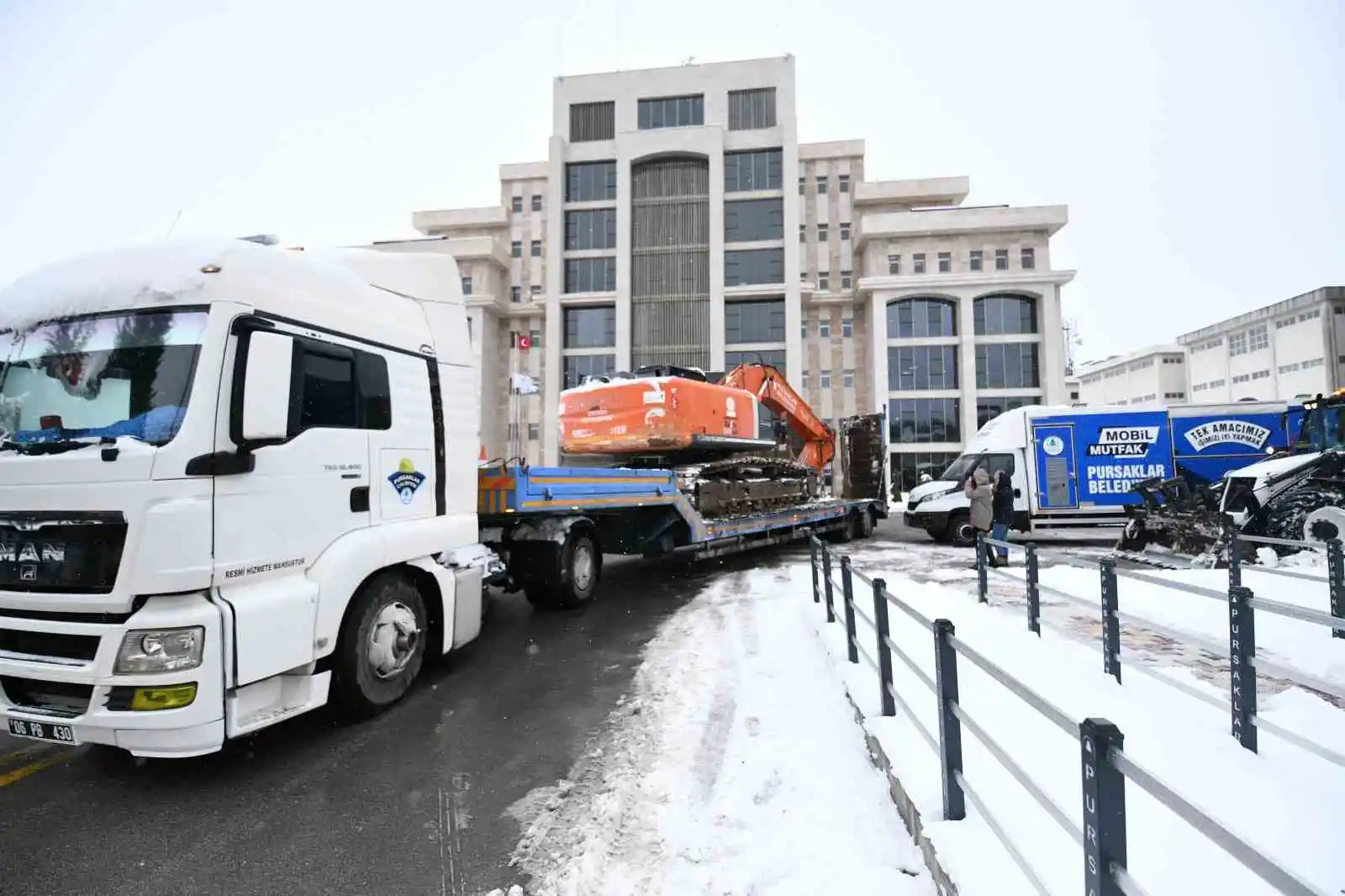 Pursaklar Belediyesinden deprem bölgelerine yardım eli
