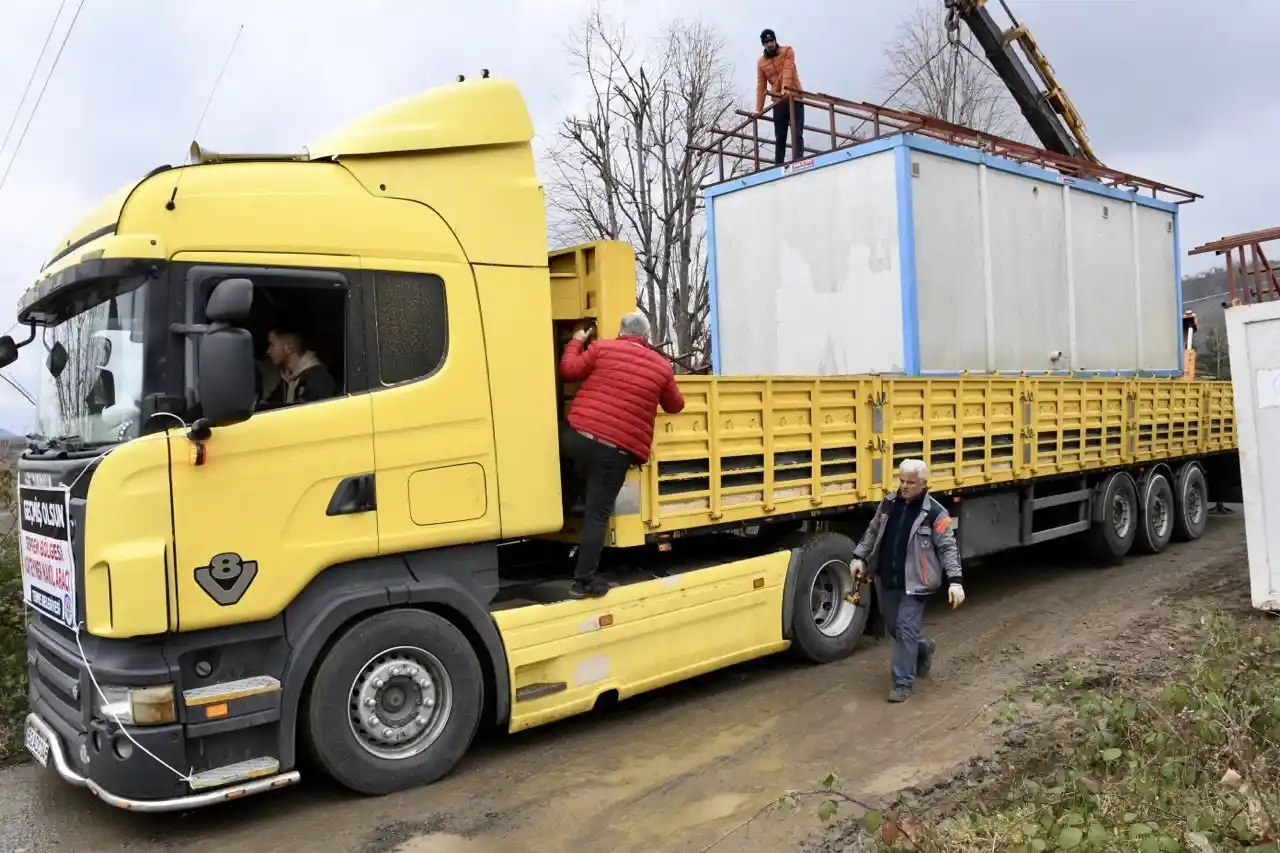 Samsun’daki AFAD konteynerleri deprem bölgesine sevk ediliyor
