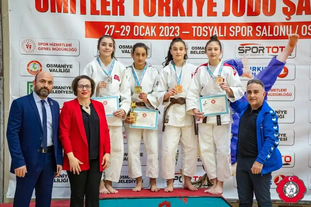 Sivaslı Judocular Osmaniye'de Sivas rüzgarı estirdi
