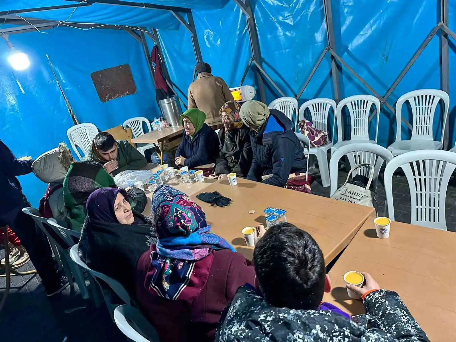 Talas'ta sosyal tesis ve çadırlarda sıcak çorba ikramı
