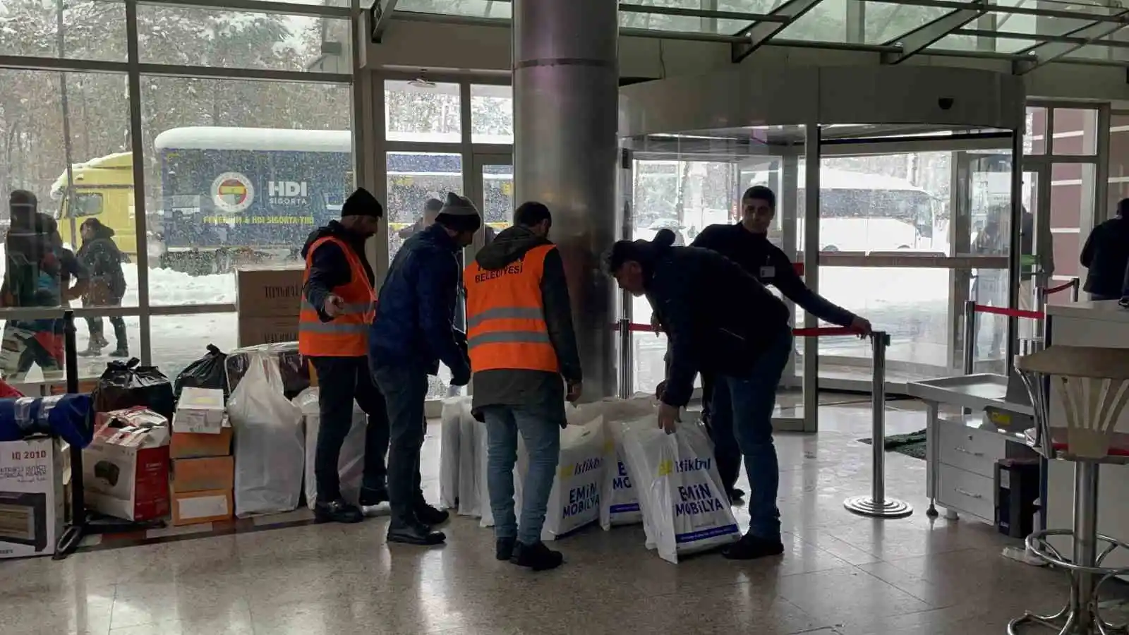 Tatvan'dan deprem bölgesine yardım eli
