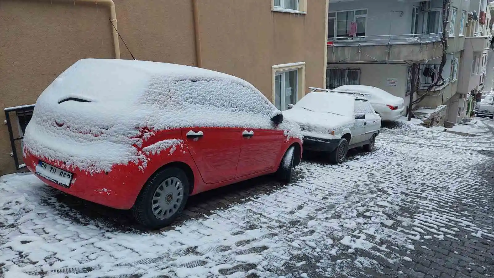 Tekirdağ beyaz örtüyle kaplandı: Eğitime kar engeli
