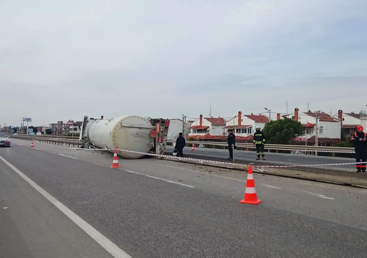 Tekirdağ’da doğalgaz yüklü tanker devrildi: 1 yaralı
