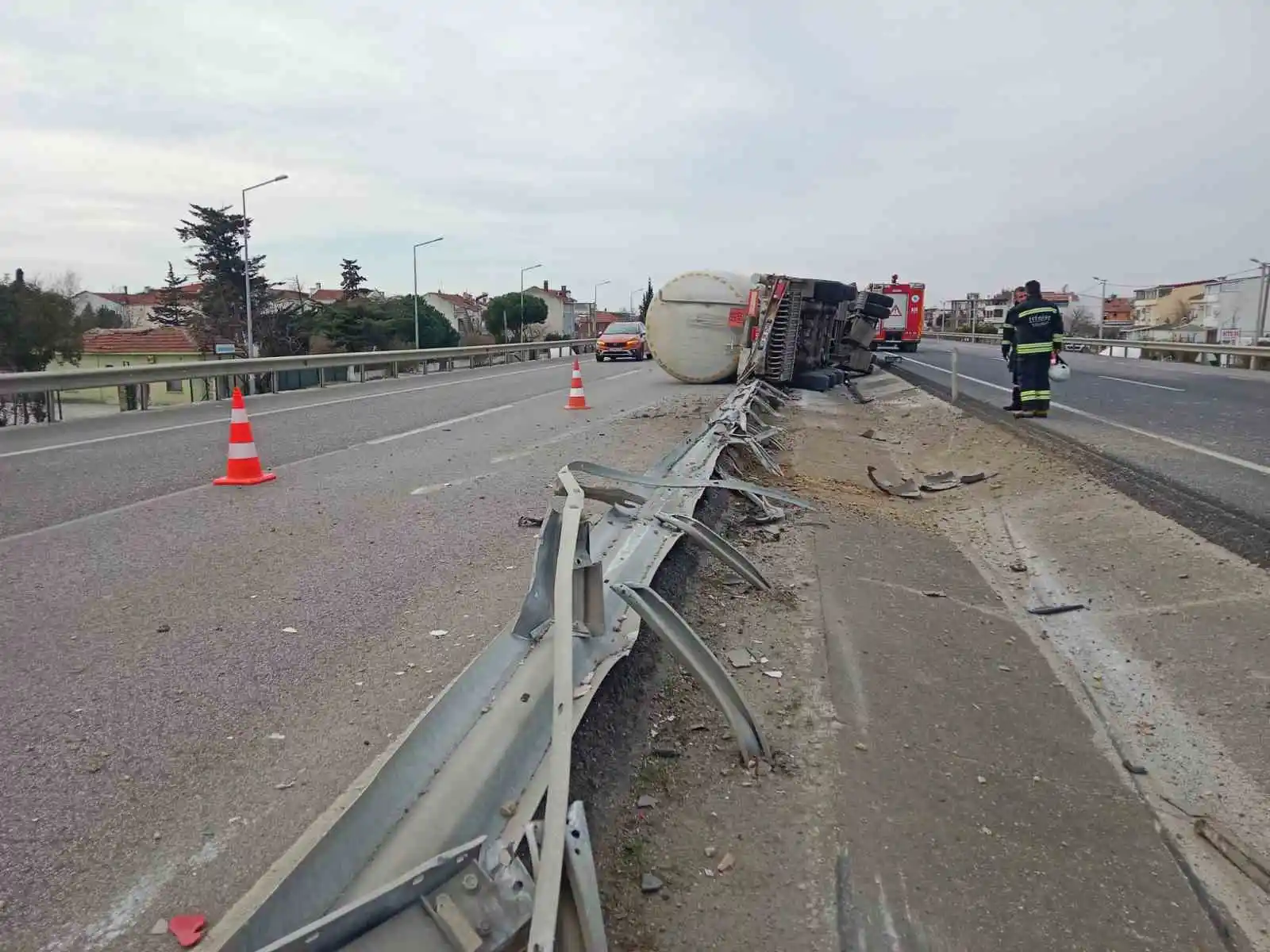 Tekirdağ’da doğalgaz yüklü tanker devrildi: 1 yaralı
