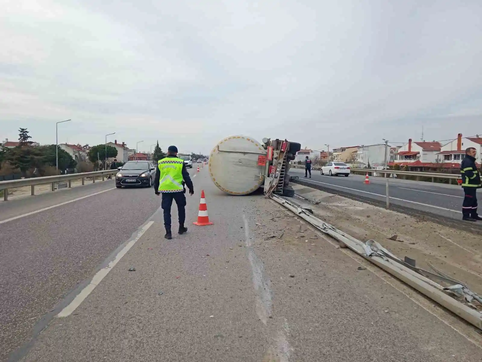 Tekirdağ’da doğalgaz yüklü tanker devrildi: 1 yaralı
