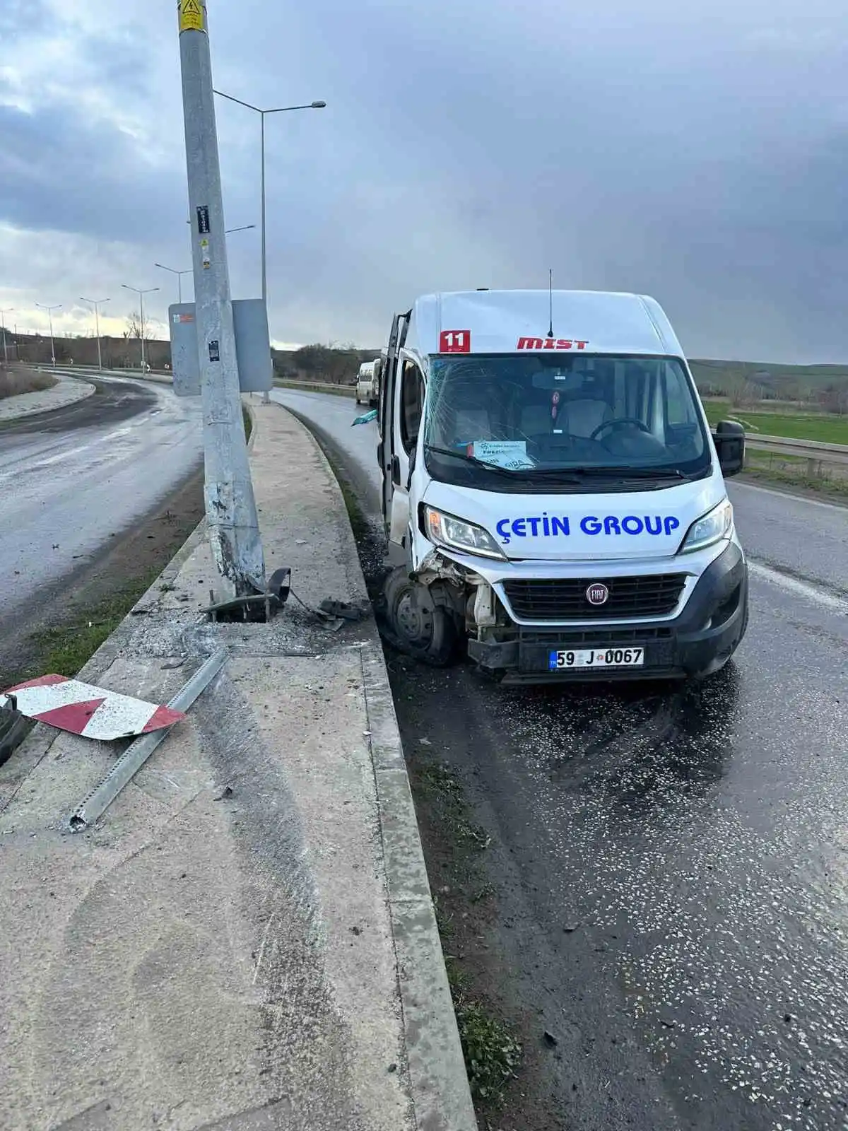 Tekirdağ’da servis aracı kaza yaptı: 3 yaralı
