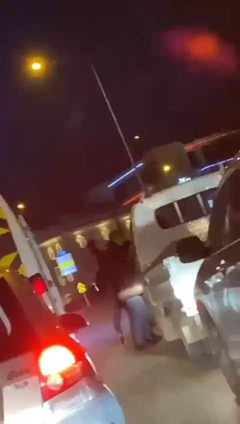 Trafikteki yol verme kavgaları kamerada
