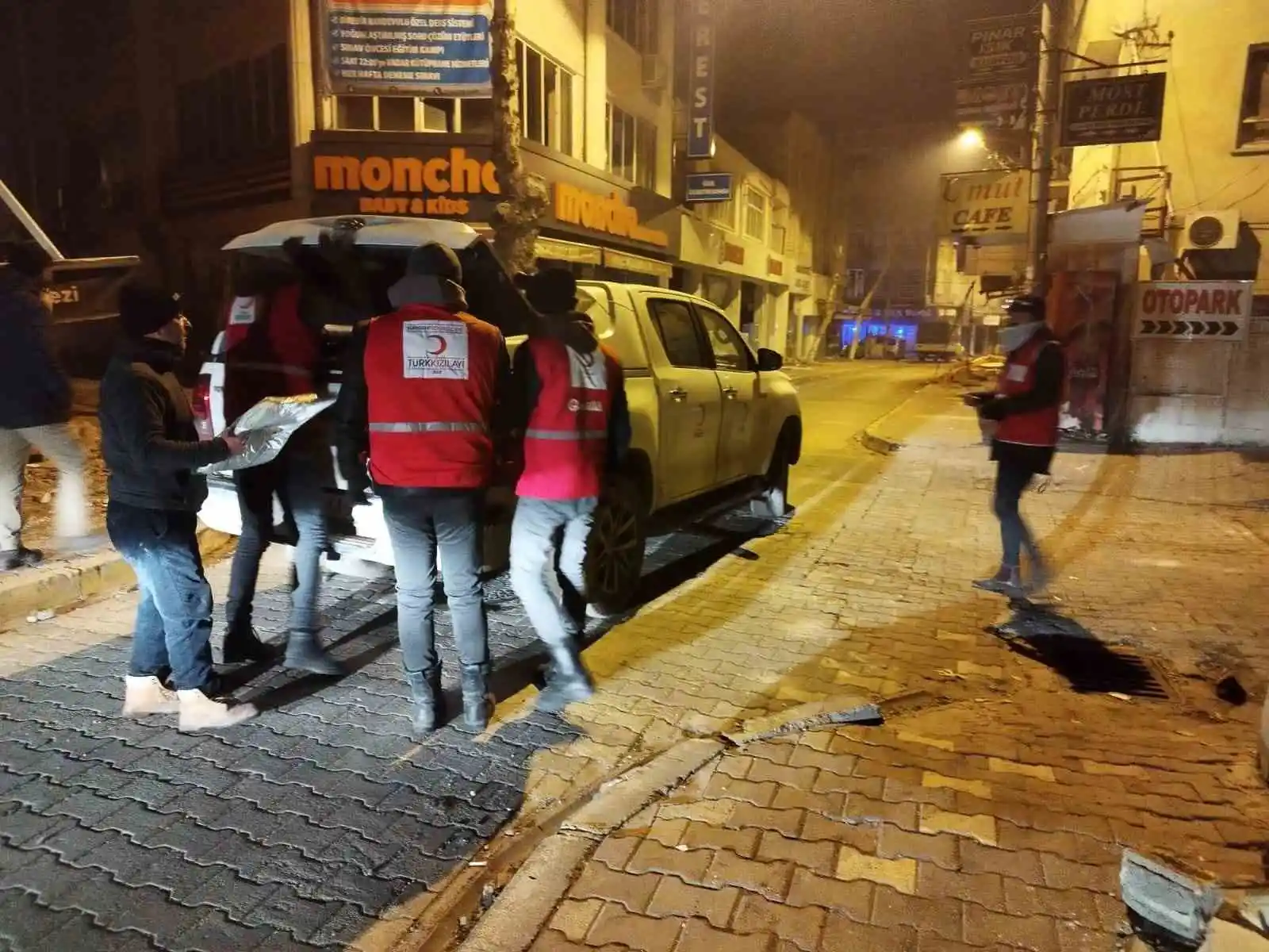 Türk Kızılay Diyadin Şubesi’nden deprem bölgesine yardım
