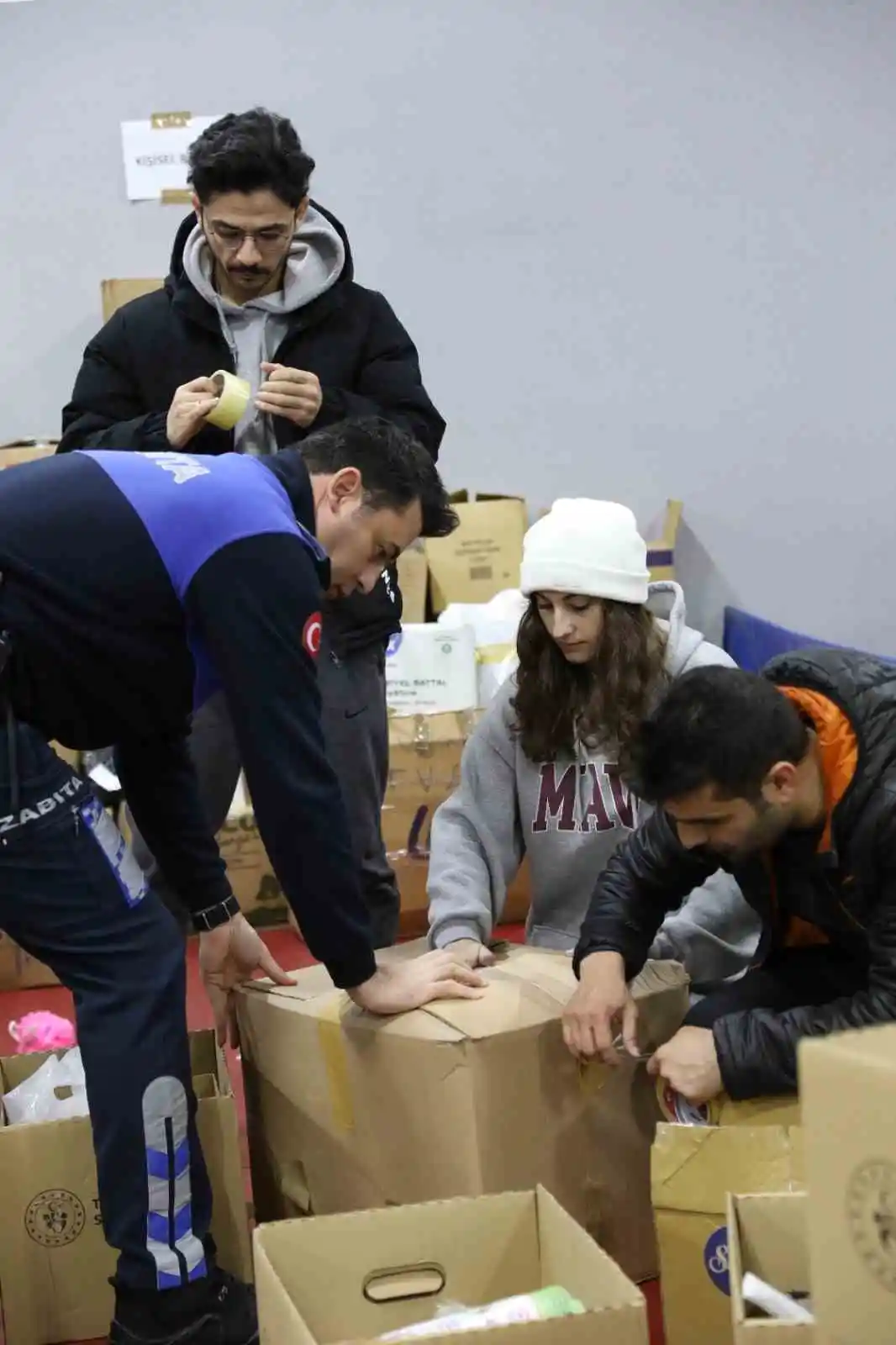 Yalova’dan gıda dolu 6 tır daha deprem bölgesine gönderildi
