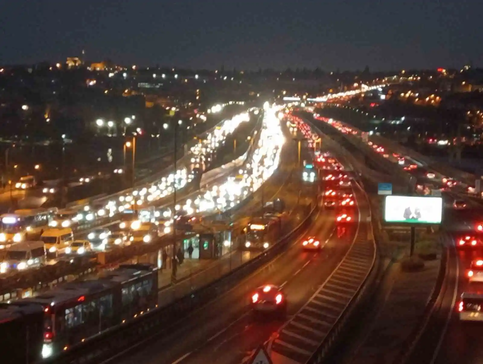 Yarıyıl tatilinin bitmesiyle birlikte İstanbul’da trafik yoğunluğu oluştu
