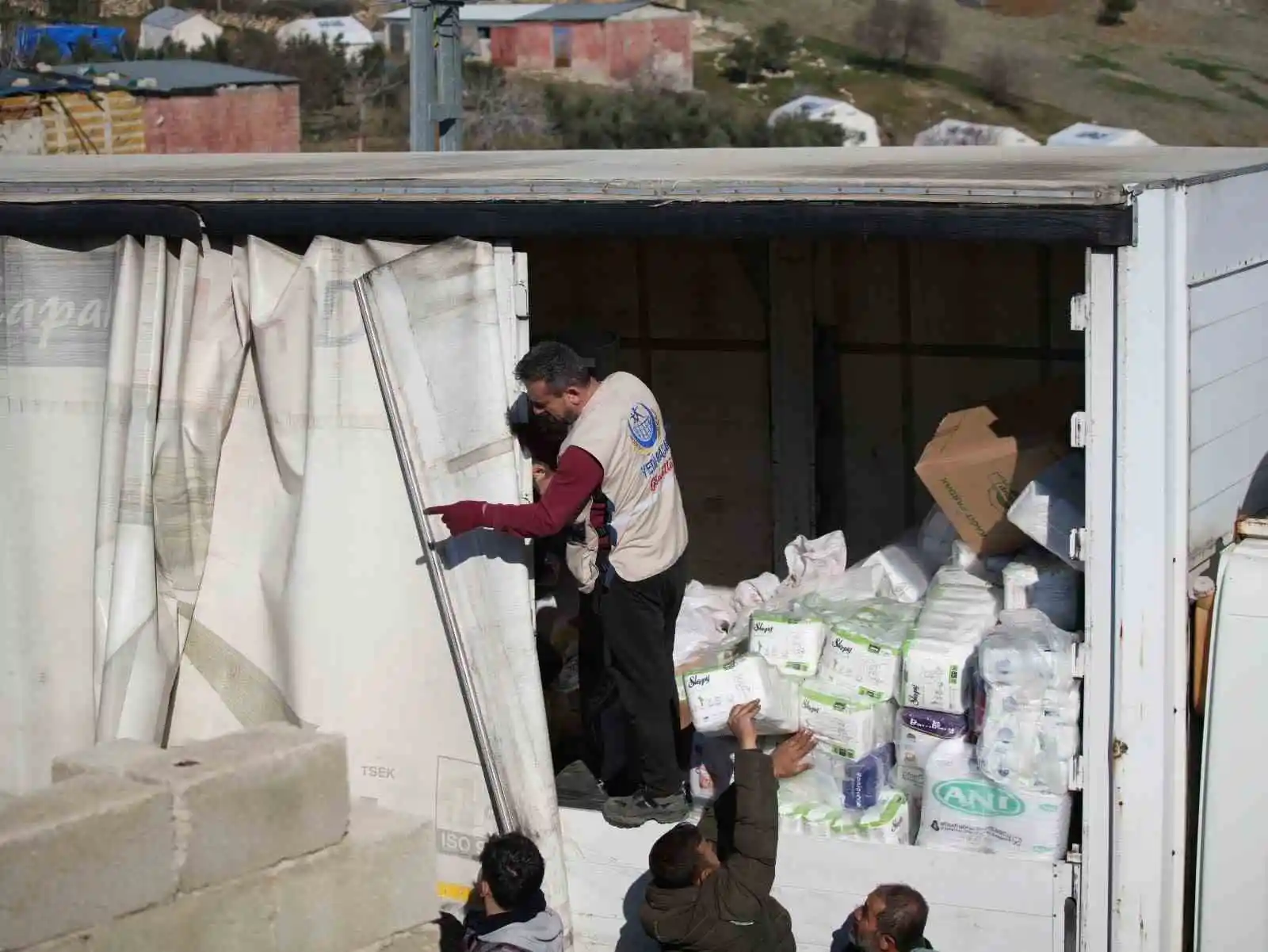 Yedi Başak Derneği'nin yardım seferberliği sürüyor
