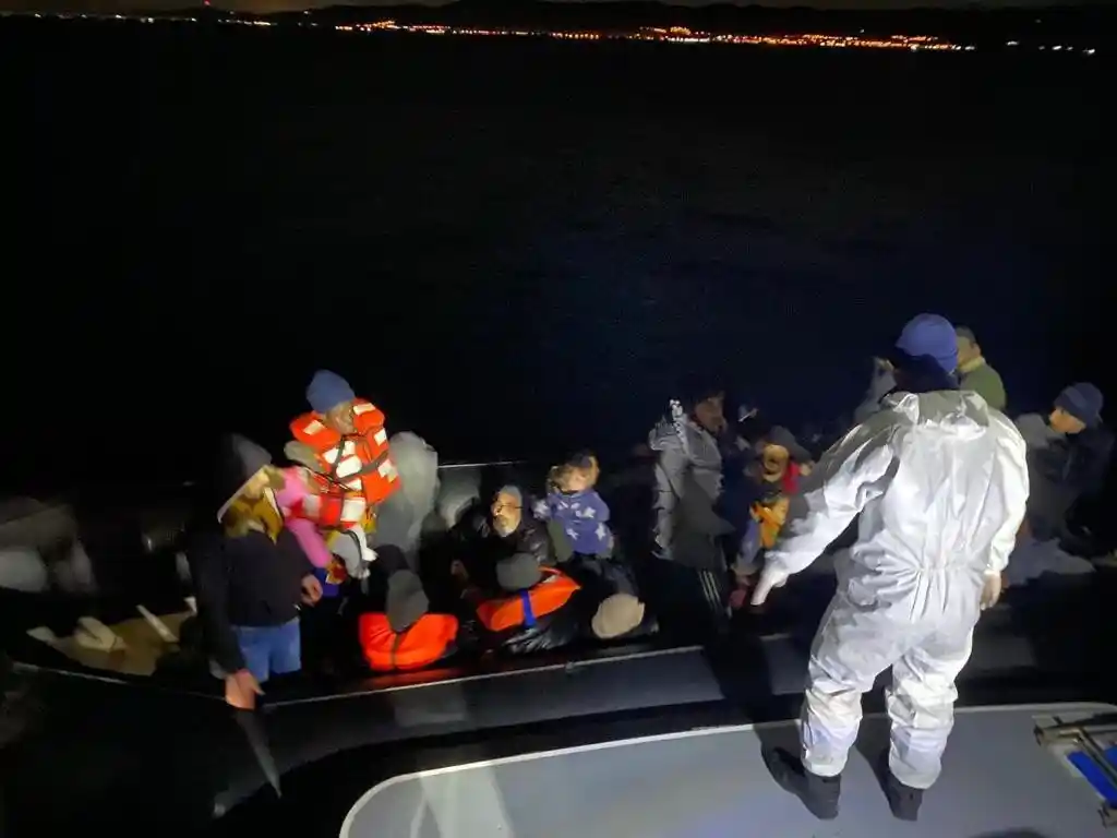 Ege Denizi’nde 90 göçmen yakalandı, 20 göçmen kurtarıldı
