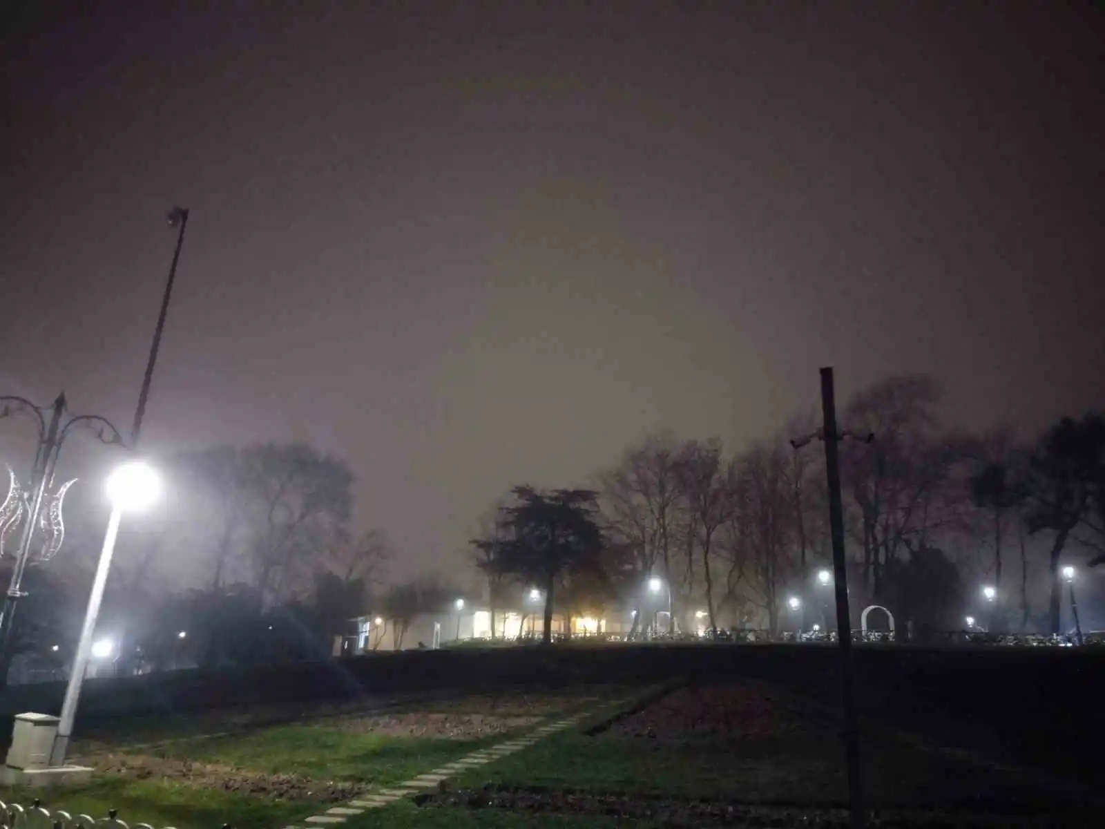 İstanbul’da akşam saatlerinde yoğun sis etkili oldu
