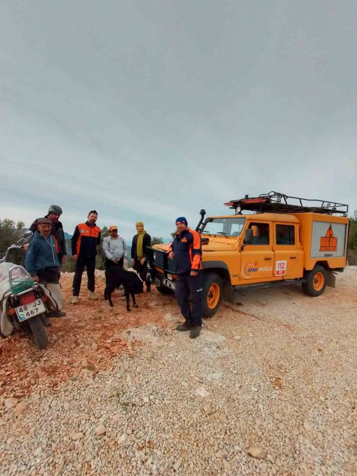 Kayalıklarda mahsur kalan keçiyi MAG-AME ekibi kurtardı
