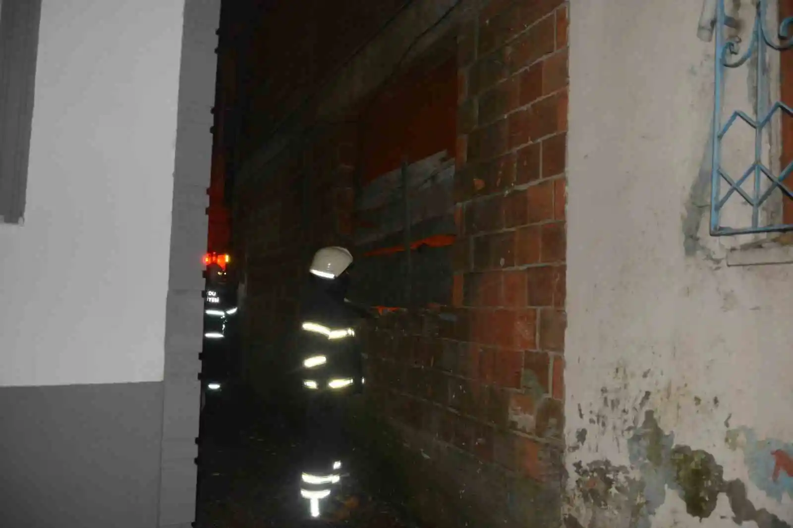 Ordu'da metruk binada çıkan yangın korkuttu
